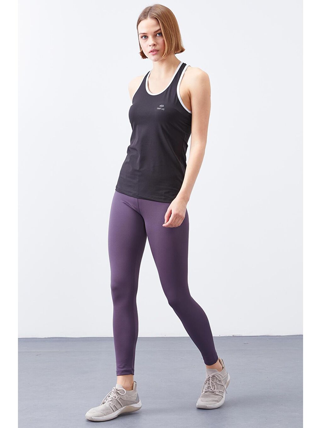 Siyah - Beyaz Çapraz Askılı Kolsuz Standart Kalıp Kadın Spor Atlet - 97094-1