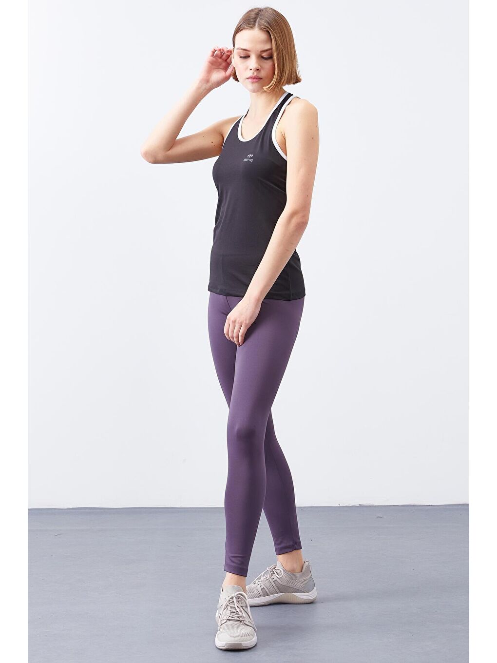 Siyah - Beyaz Çapraz Askılı Kolsuz Standart Kalıp Kadın Spor Atlet - 97094-3