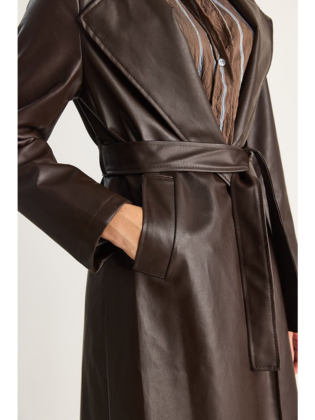 Kahverengi Kadın Kuşaklı Suni Deri Trençkot-5