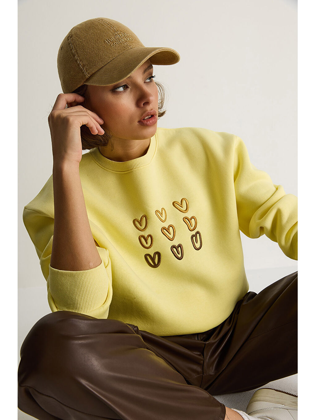 Gri Kadın Üç İplik Şardonlu Kalp Baskılı Sweatshirt-2