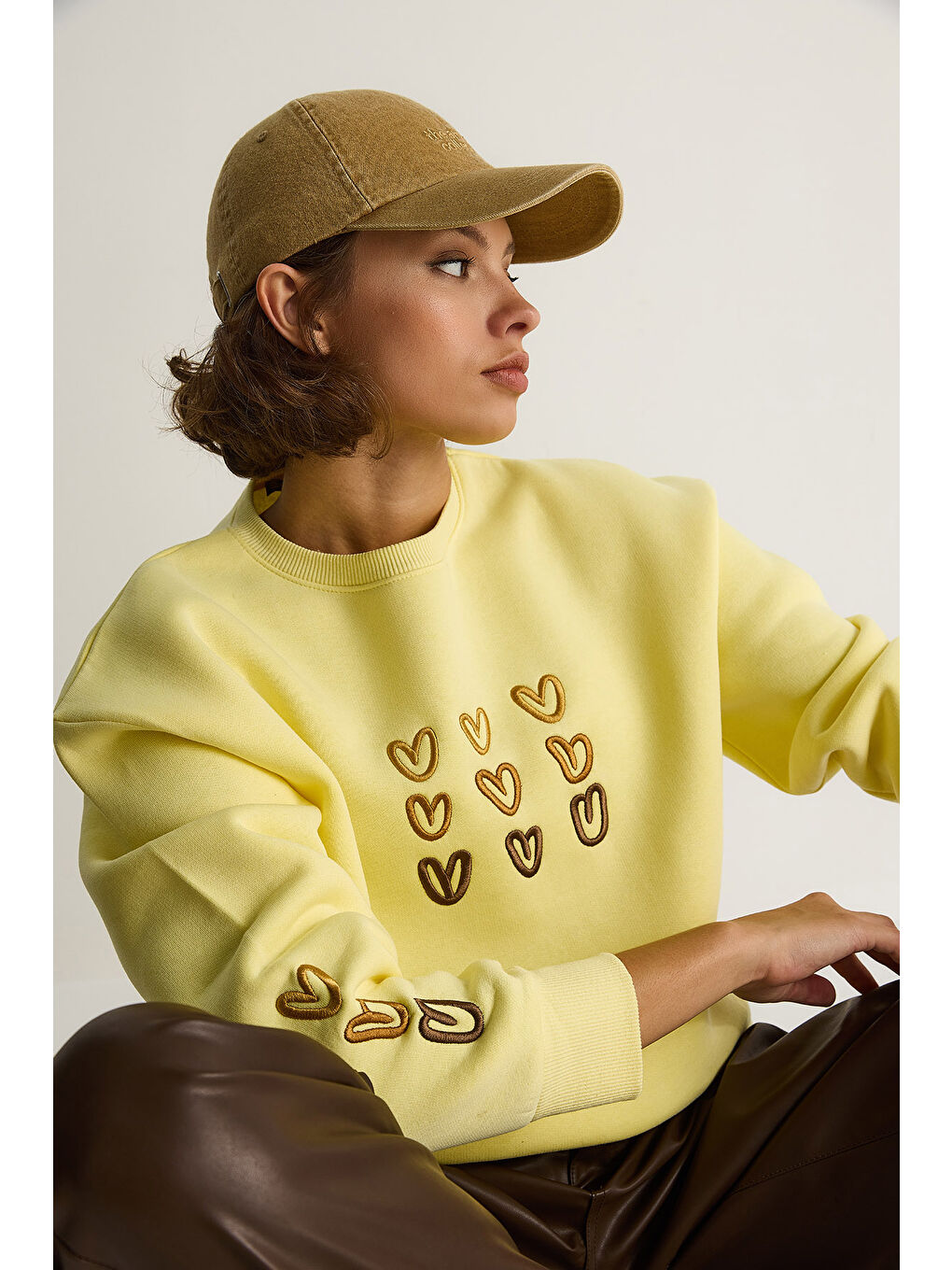 Gri Kadın Üç İplik Şardonlu Kalp Baskılı Sweatshirt-3