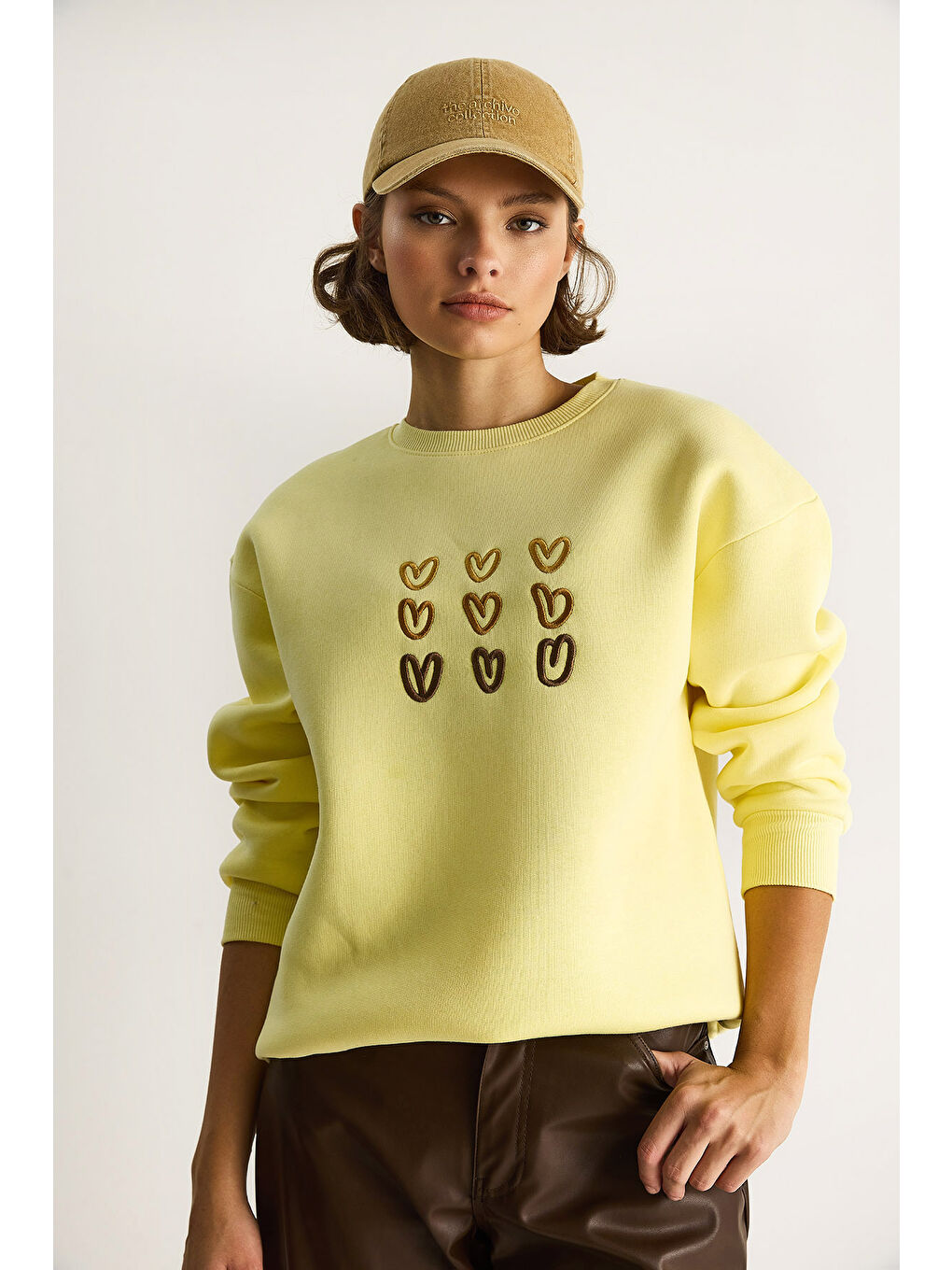 Gri Kadın Üç İplik Şardonlu Kalp Baskılı Sweatshirt-4