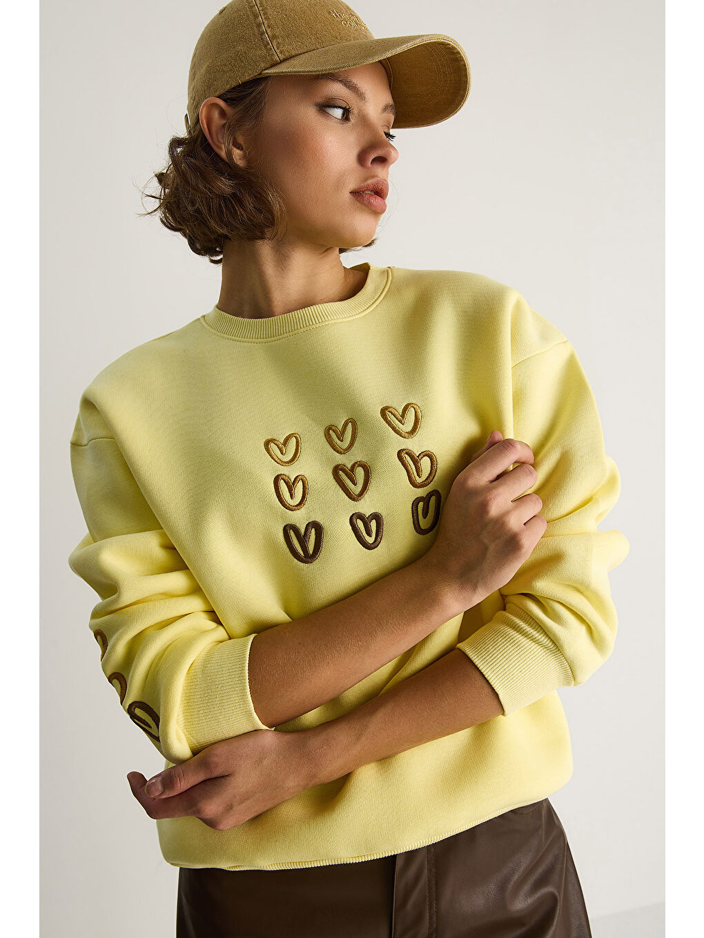 Gri Kadın Üç İplik Şardonlu Kalp Baskılı Sweatshirt-5