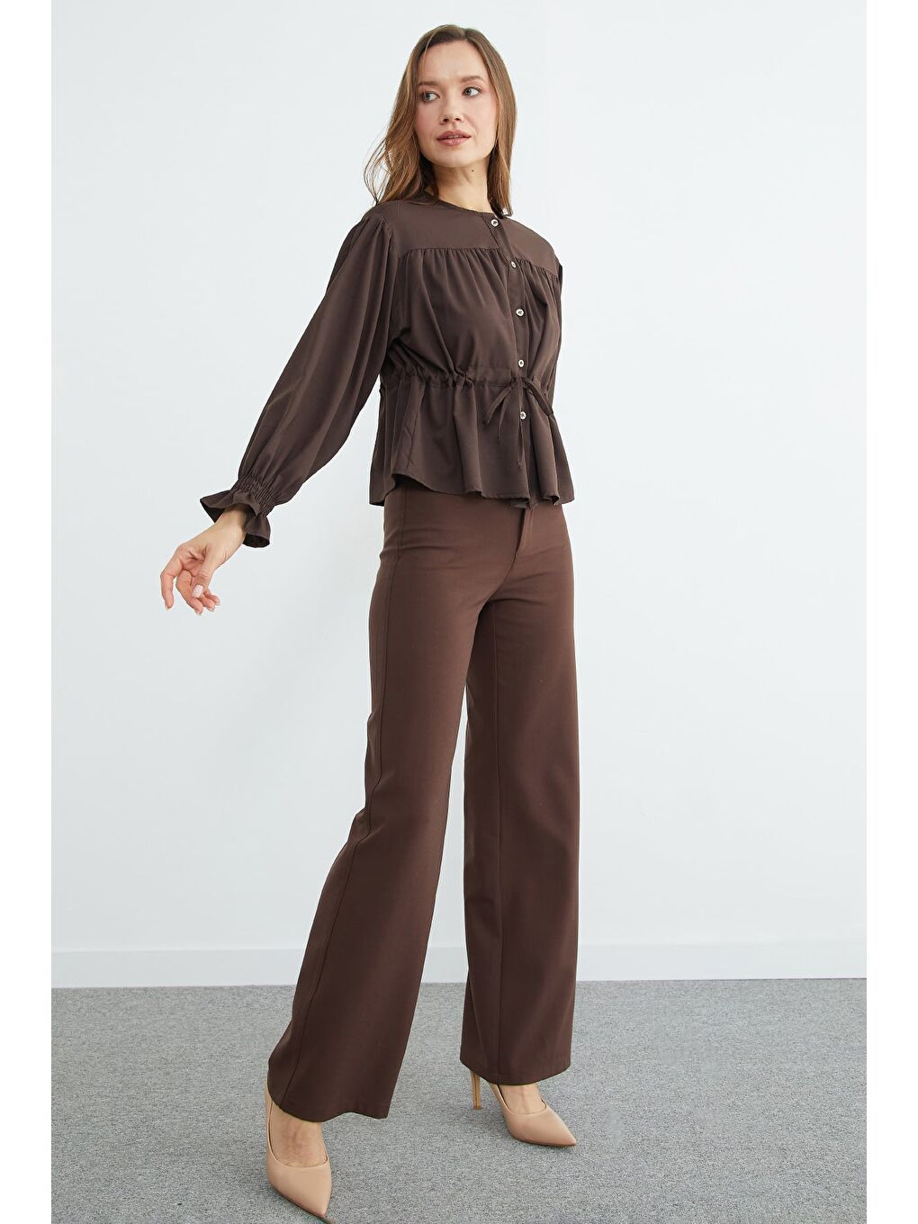 Kahverengi Önü Bağlamalı Kolu Gipeli Salaş Gömlek-3