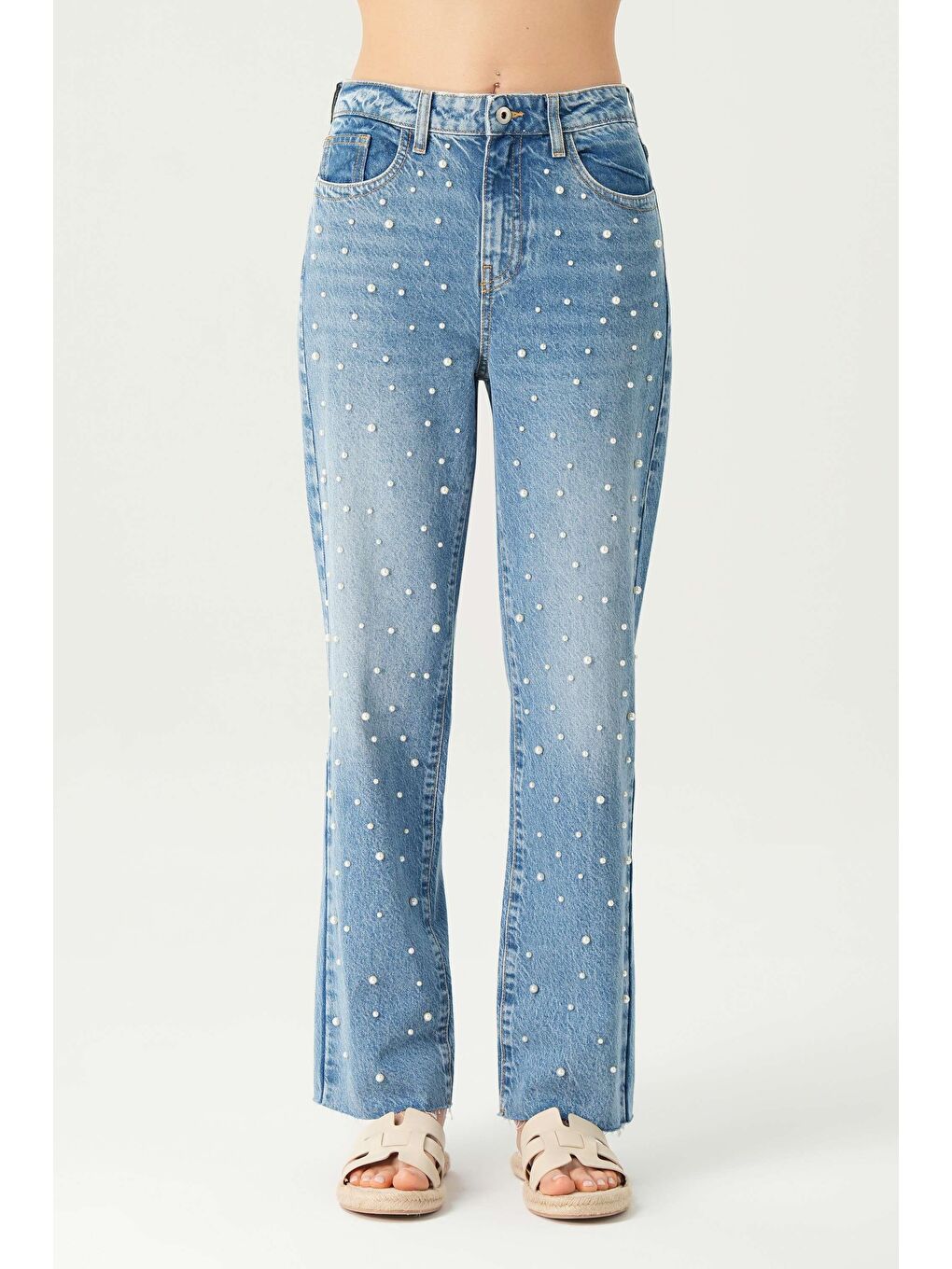 Açık Mavi Yüksek Bel Patı Fermuarlı İnci Detaylı Paçası Kesik Straight Fit Jean Pantolon C 4518-111-1