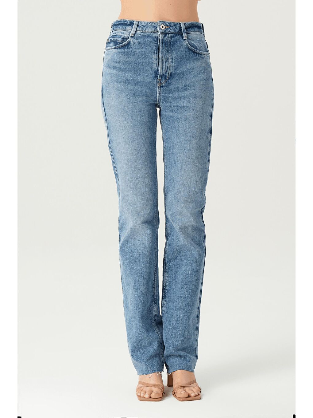 Orta Mavi Yüksek Bel Patı Düğmeli Yıpratmalı Paçası Kesik Slim Straight Jean Pantolon C 4556-025-1