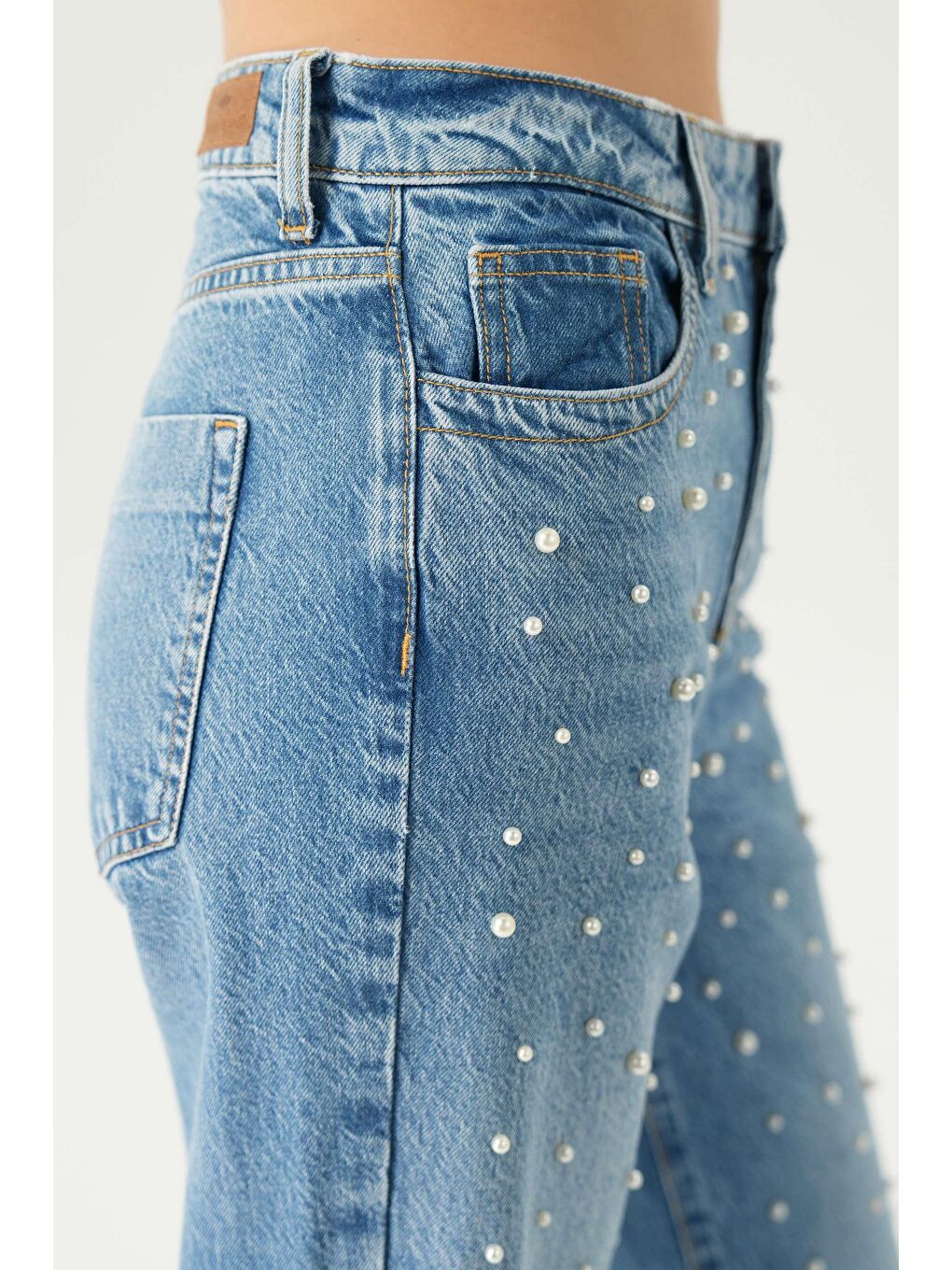 Açık Mavi Yüksek Bel Patı Fermuarlı İnci Detaylı Paçası Kesik Straight Fit Jean Pantolon C 4518-111-5