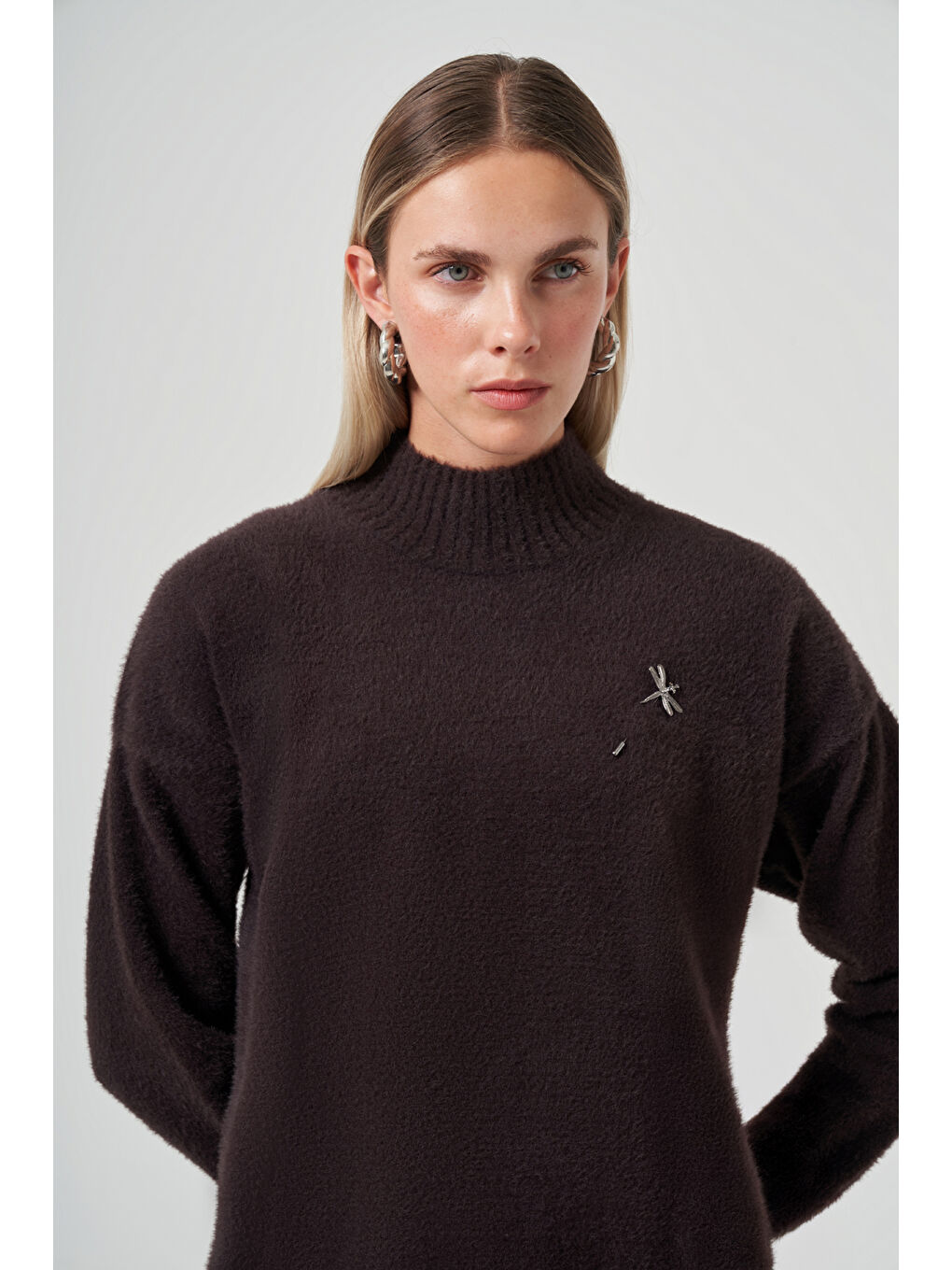 Kahverengi Angora Kazak Çıkartılabilir Broşlu 7000 Kahve-1