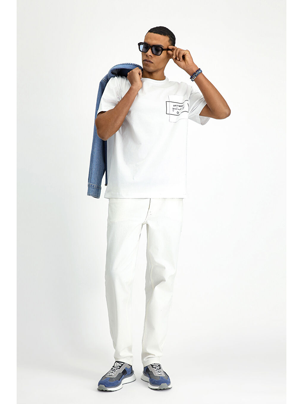 Beyaz Bisiklet Yaka Oversize Pamuk Baskılı Tişört-2