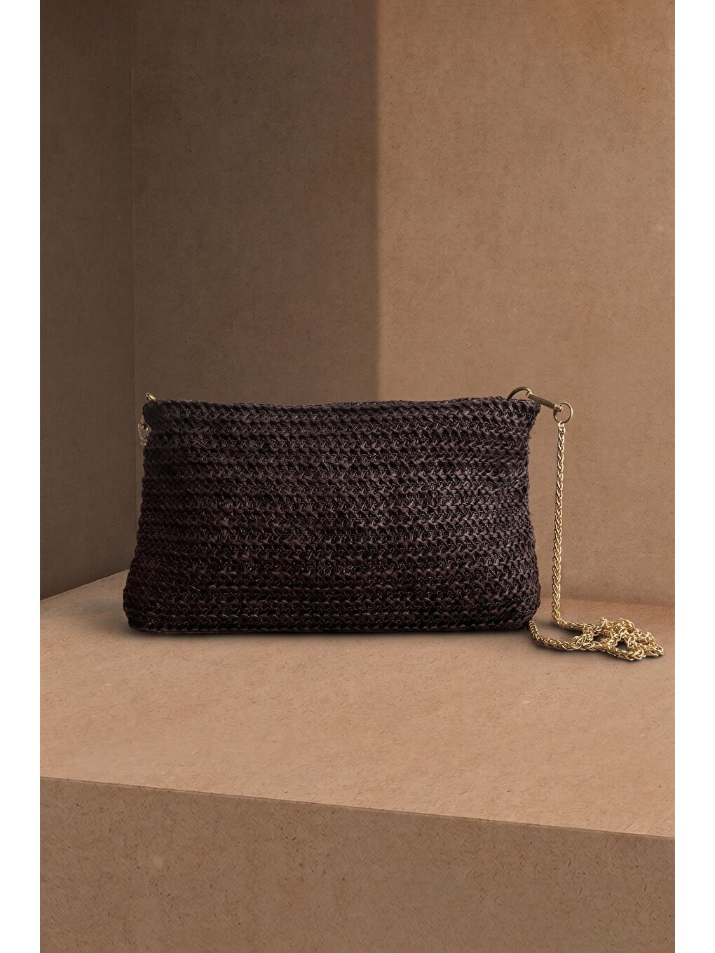 Kahverengi Zincir Askılı Hasır Portföy Clutch Çanta-1