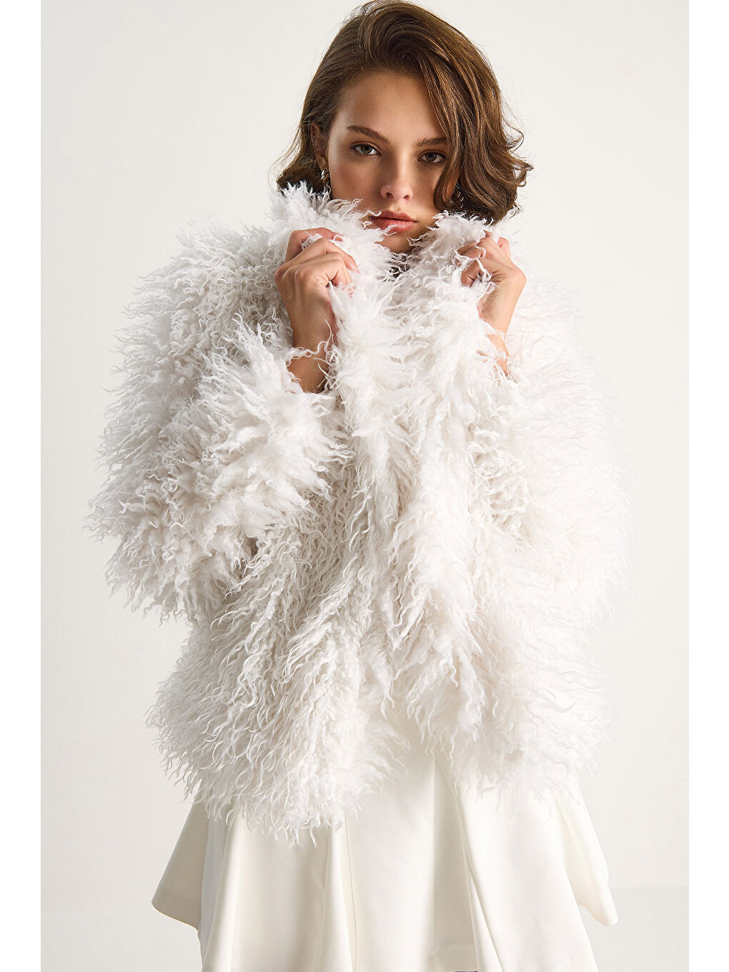 Beyaz Kadın Astarlı Tiftik Tarz Tibet Kürk Ceket-4