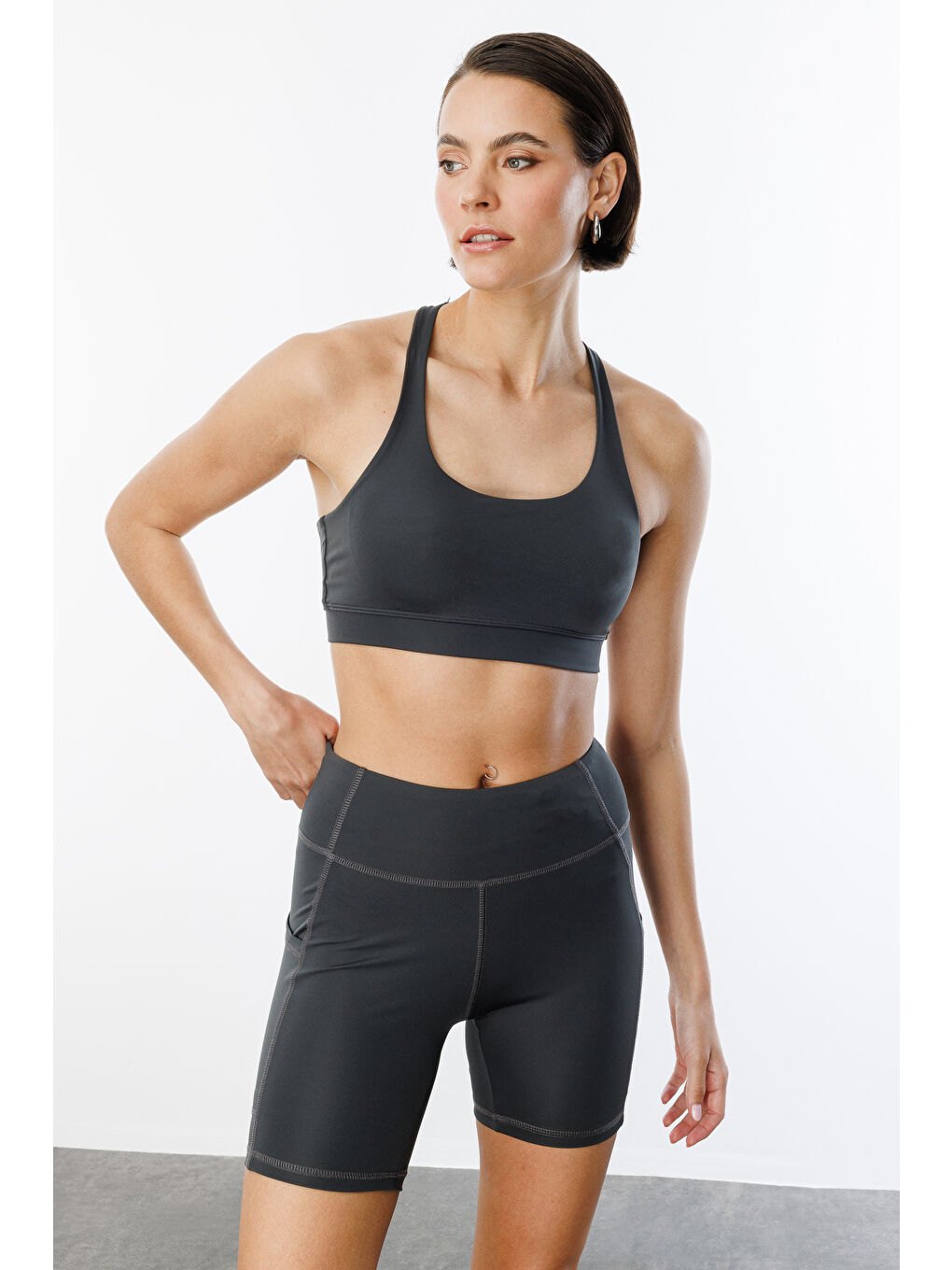 Gri Hafif Destekli Sırt Detaylı Kaplı Spor Sütyeni ÇAPRAZ-ATLET-2