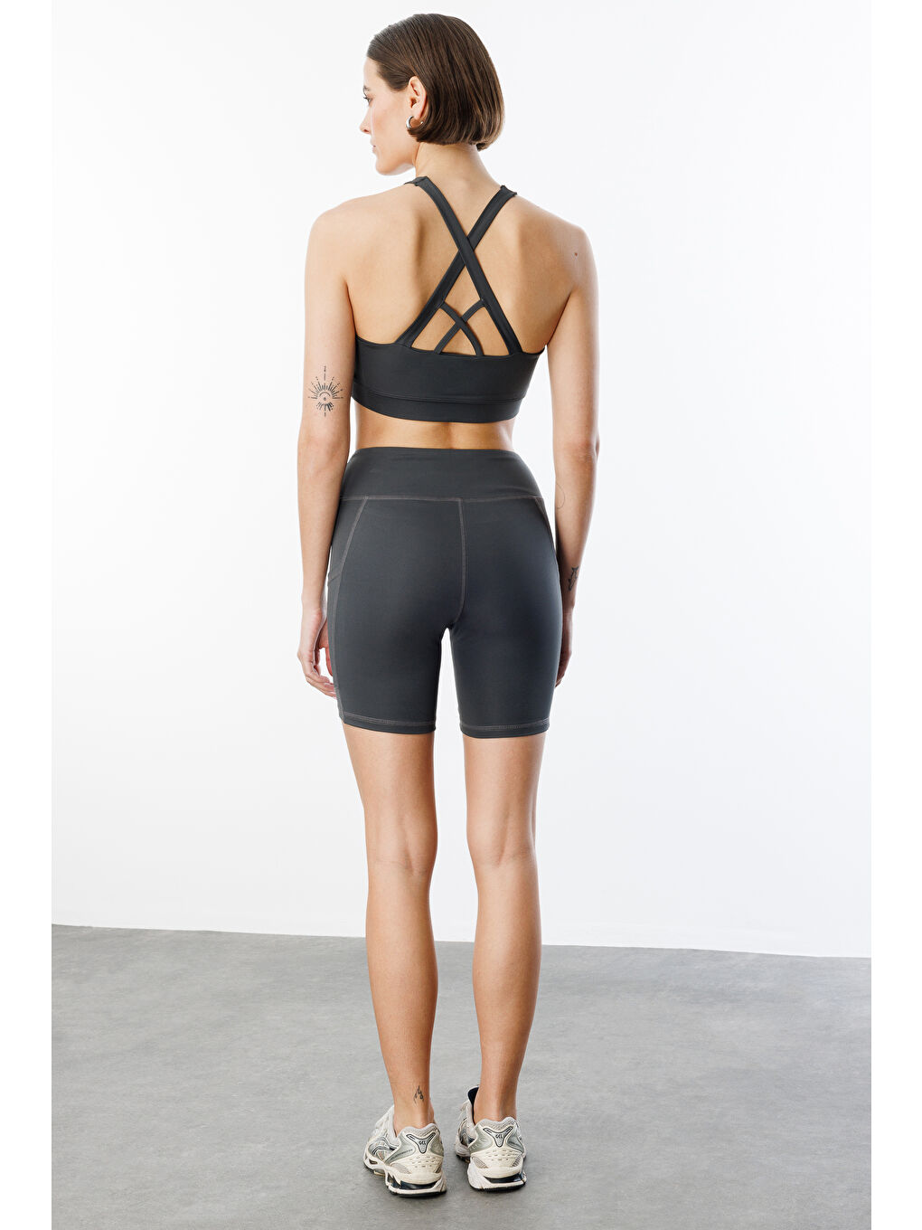 Gri Hafif Destekli Sırt Detaylı Kaplı Spor Sütyeni ÇAPRAZ-ATLET-3