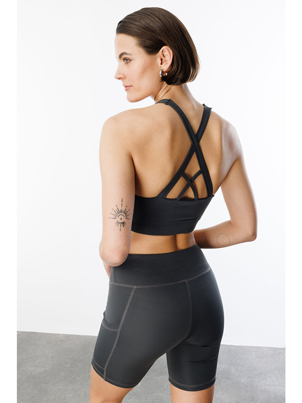 Gri Hafif Destekli Sırt Detaylı Kaplı Spor Sütyeni ÇAPRAZ-ATLET-4