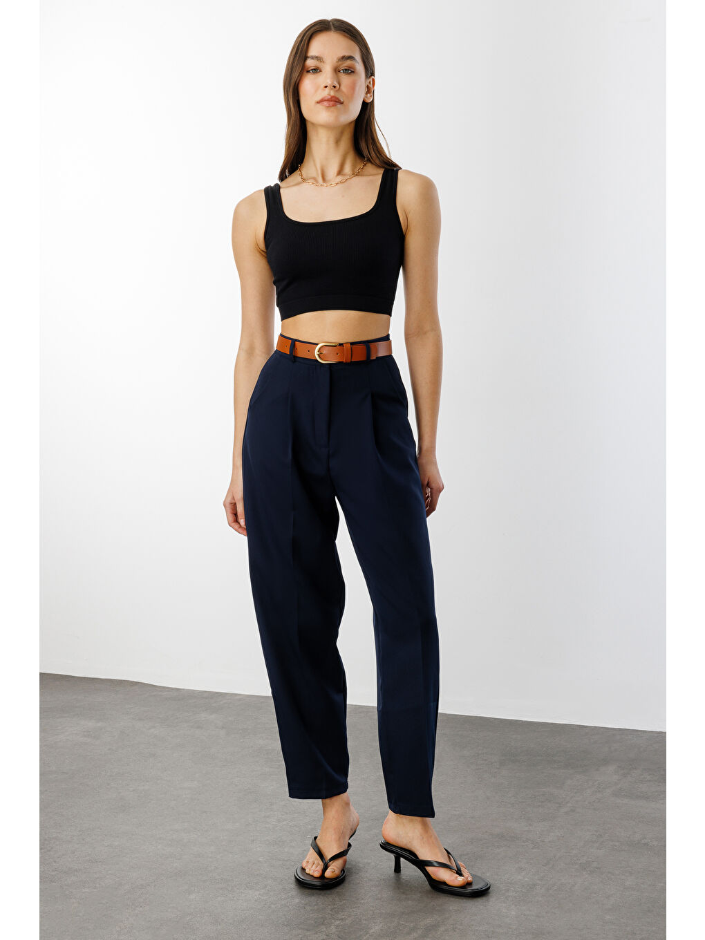 Lacivert Kadın Dar Paça Pileli Kemerli Mevsimlik Kumaş Pantolon KEMERLİ-PANTOLON-1