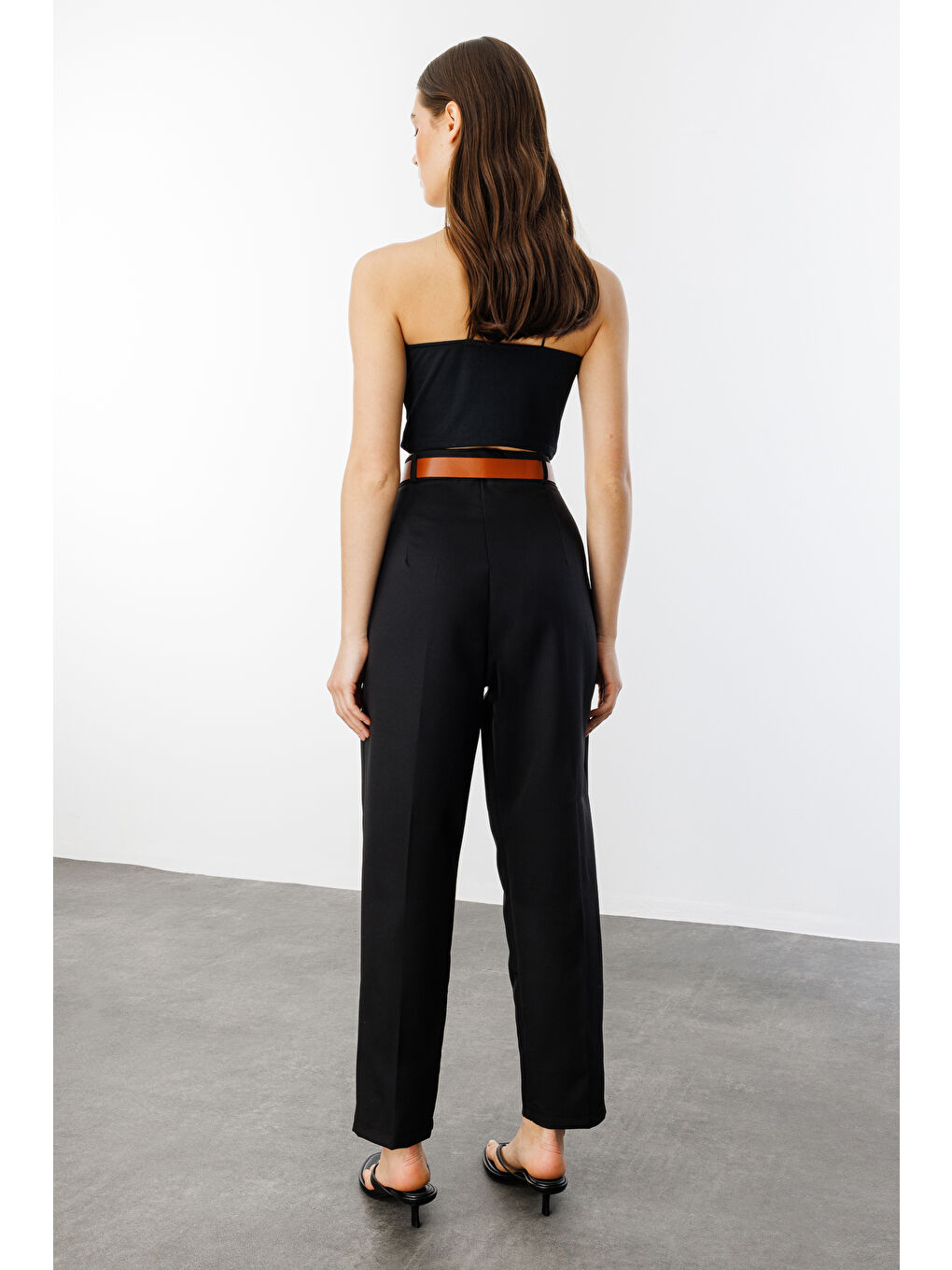 Siyah Kadın Dar Paça Pileli Kemerli Mevsimlik Kumaş Pantolon KEMERLİ-PANTOLON-4