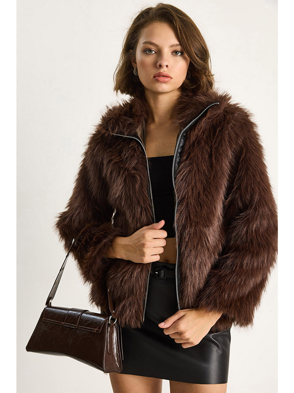 Kahverengi Kadın Fermuarı Deri Detaylı Astarlı Kürk Mont