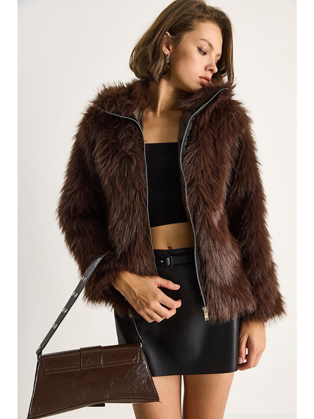 Kahverengi Kadın Fermuarı Deri Detaylı Astarlı Kürk Mont-1