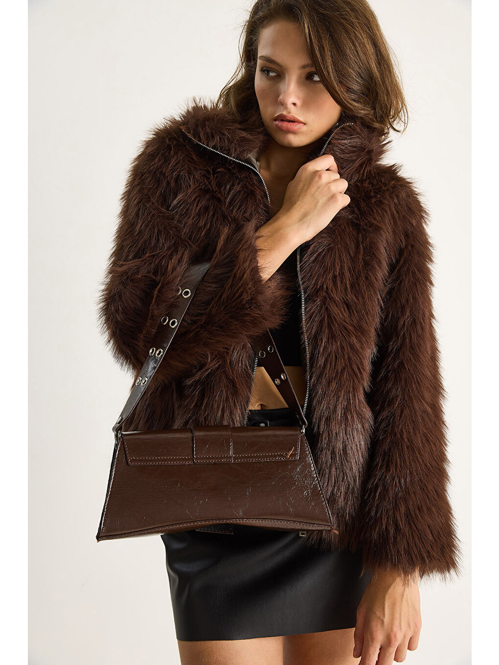 Kahverengi Kadın Fermuarı Deri Detaylı Astarlı Kürk Mont-2