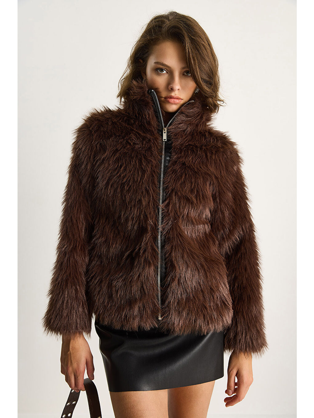 Kahverengi Kadın Fermuarı Deri Detaylı Astarlı Kürk Mont-5