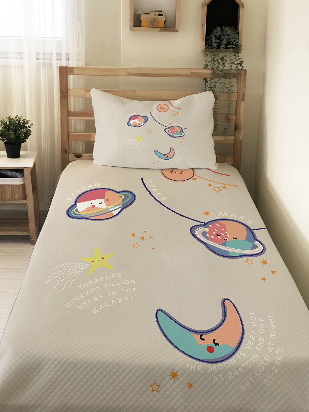 Karışık Dünya Desenli Çocuk Pike Takımı - 160x220 Cm Pike 50x70 Cm Yastık Kılıfı