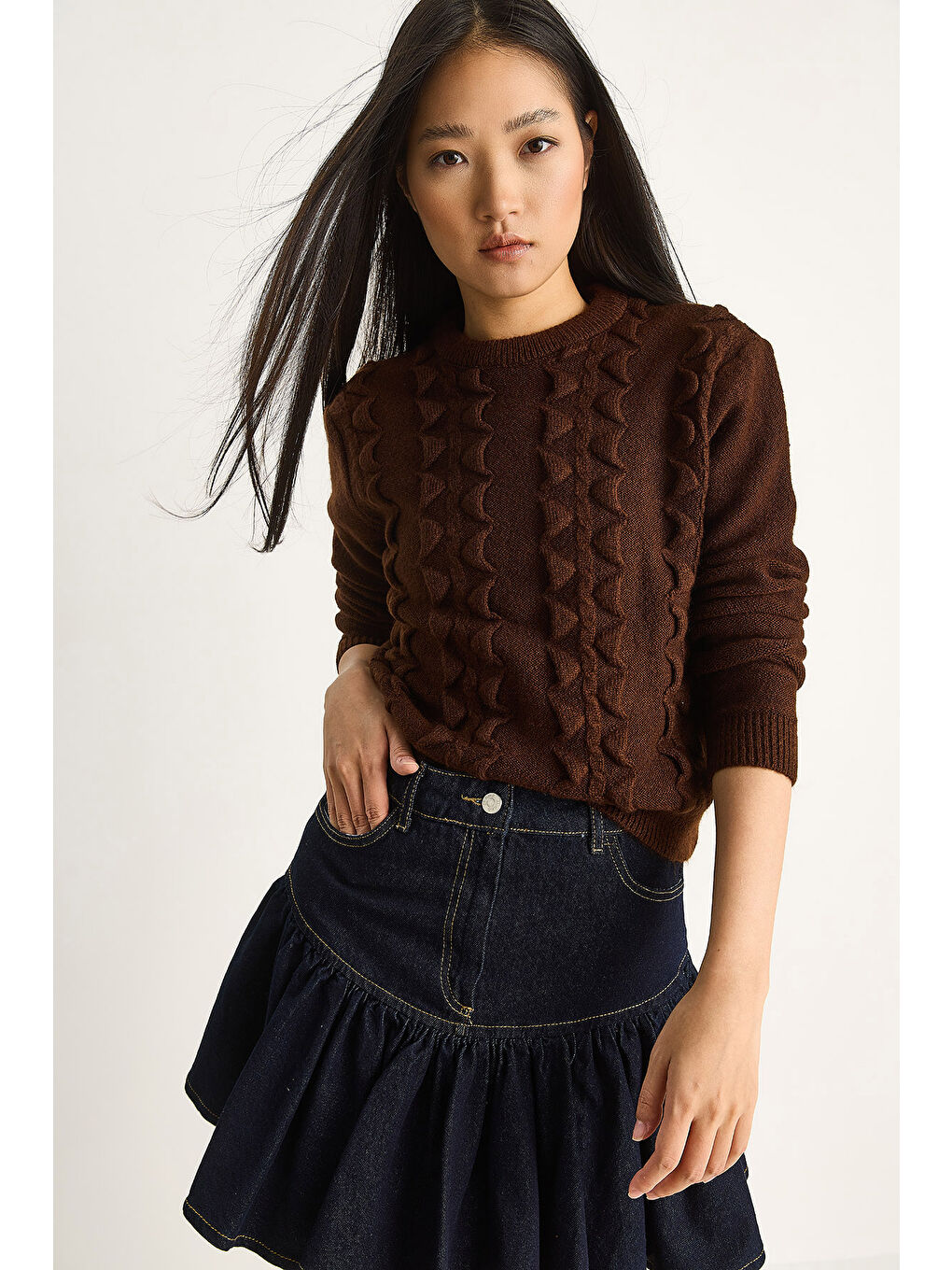 Kahverengi Kadın Bisiklet Yaka Fırfırlı Yumoş Triko Kazak-1