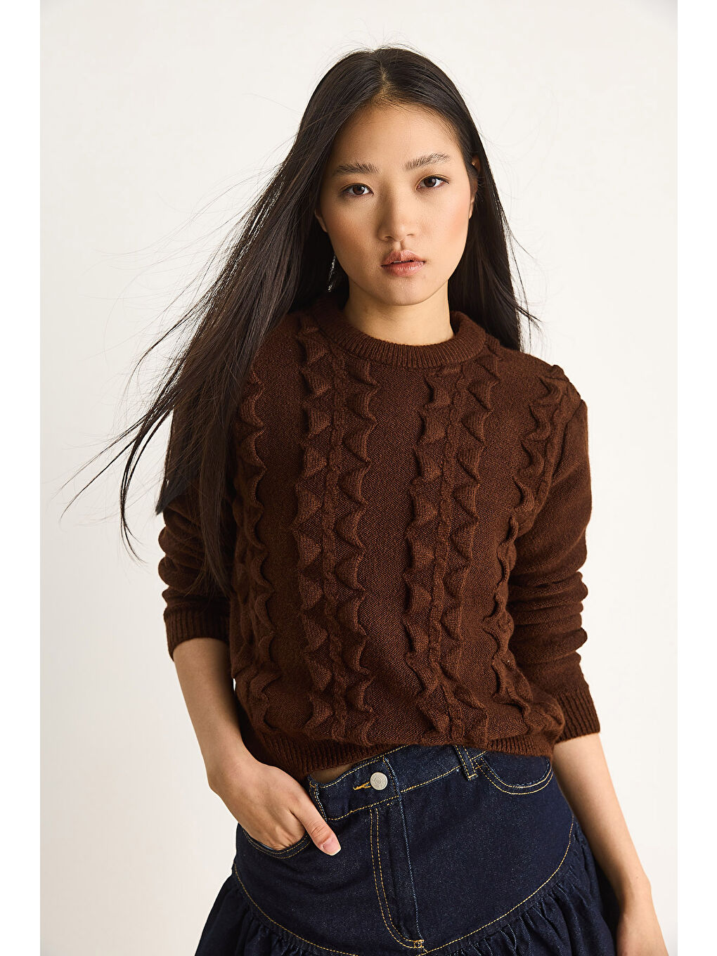 Kahverengi Kadın Bisiklet Yaka Fırfırlı Yumoş Triko Kazak-2