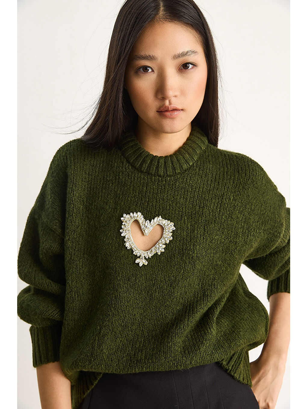 Yeşil Kadın Kalp Detaylı Taş İşlemeli Triko Kazak