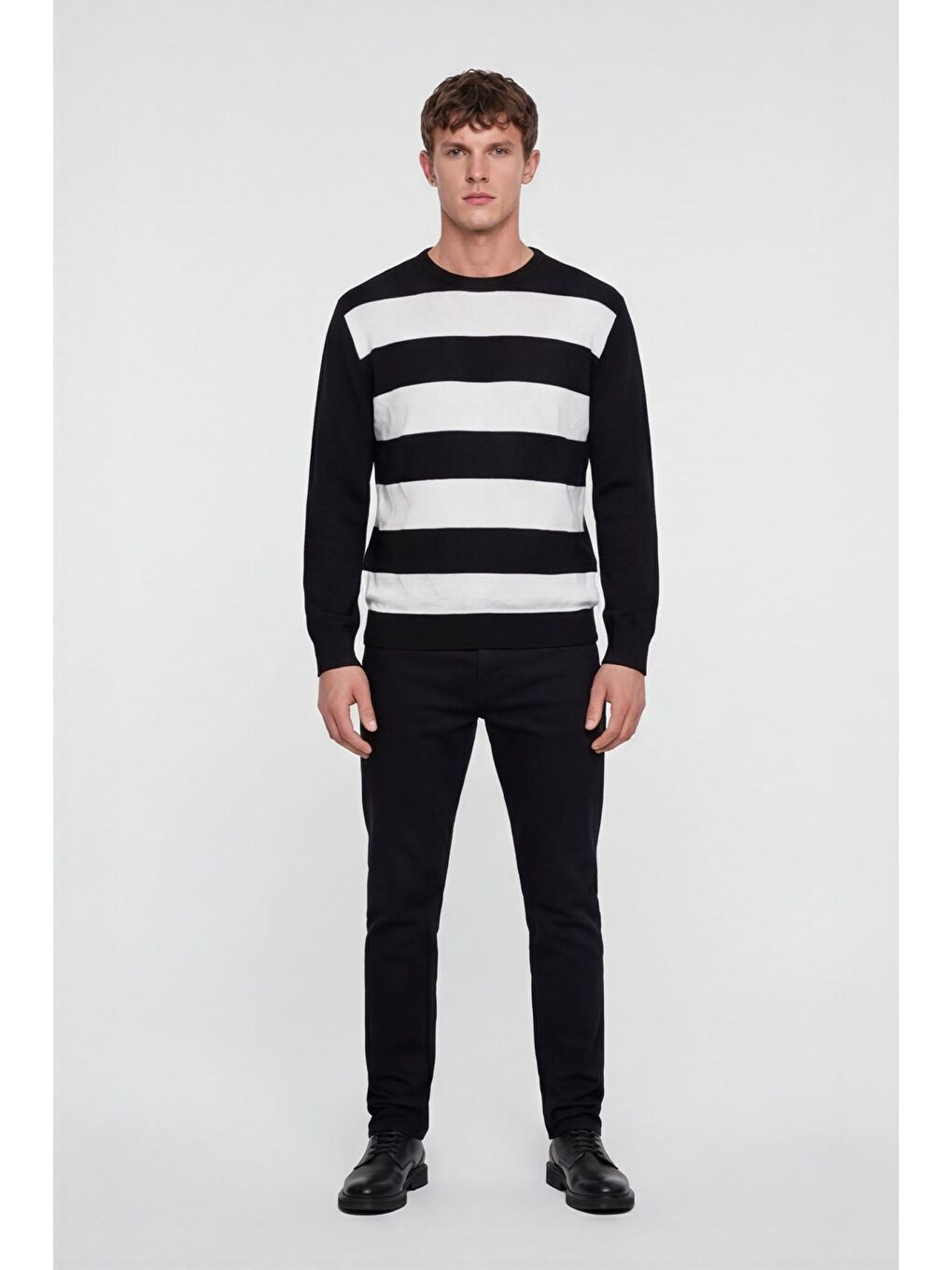 Erkek Siyah Normal Kesim Regular Fit Yünlü Bisiklet Yaka Minimal Triko Kazak-1