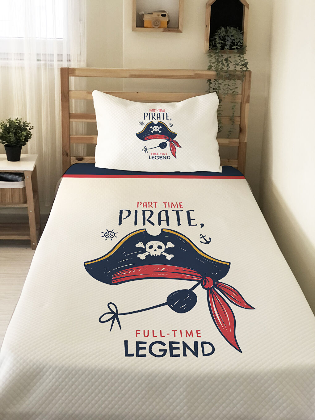 Karışık Korsan Desenli Çocuk Pike Takımı - 160x220 Cm Pike 50x70 Cm Yastık Kılıfı