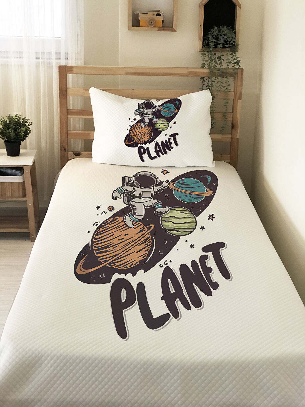 Karışık Astronot Desenli Çocuk Pike Takımı - 160x220 Cm Pike 50x70 Cm Yastık Kılıfı