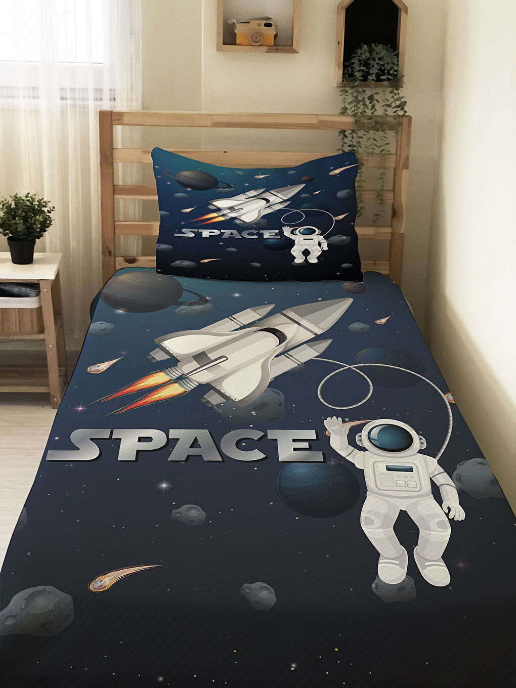 Karışık Astronot Desenli Çocuk Pike Takımı - 160x220 Cm Pike 50x70 Cm Yastık Kılıfı
