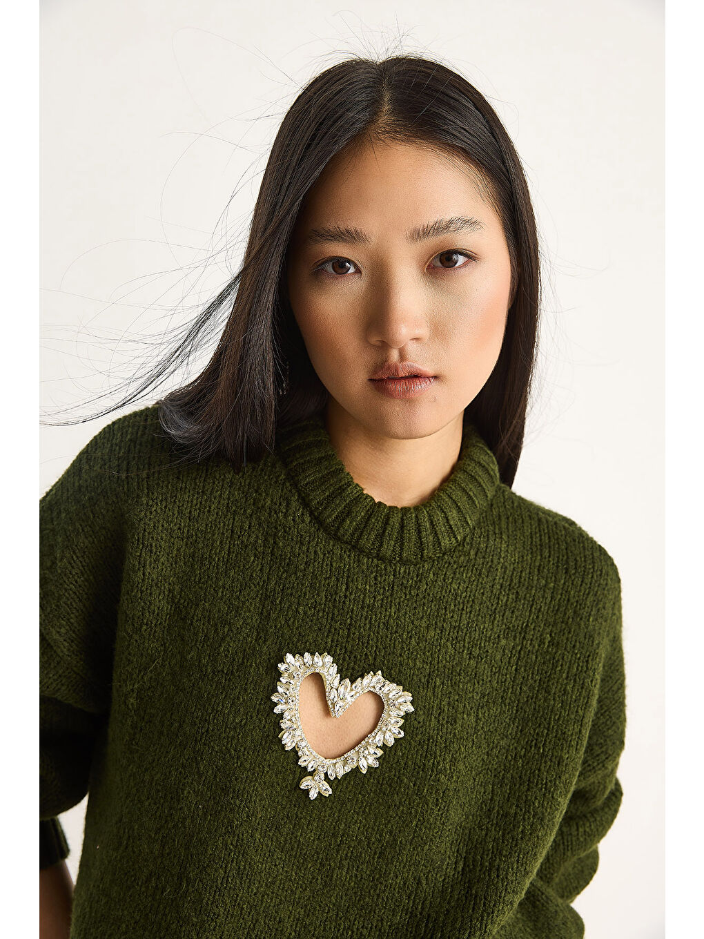 Yeşil Kadın Kalp Detaylı Taş İşlemeli Triko Kazak-5