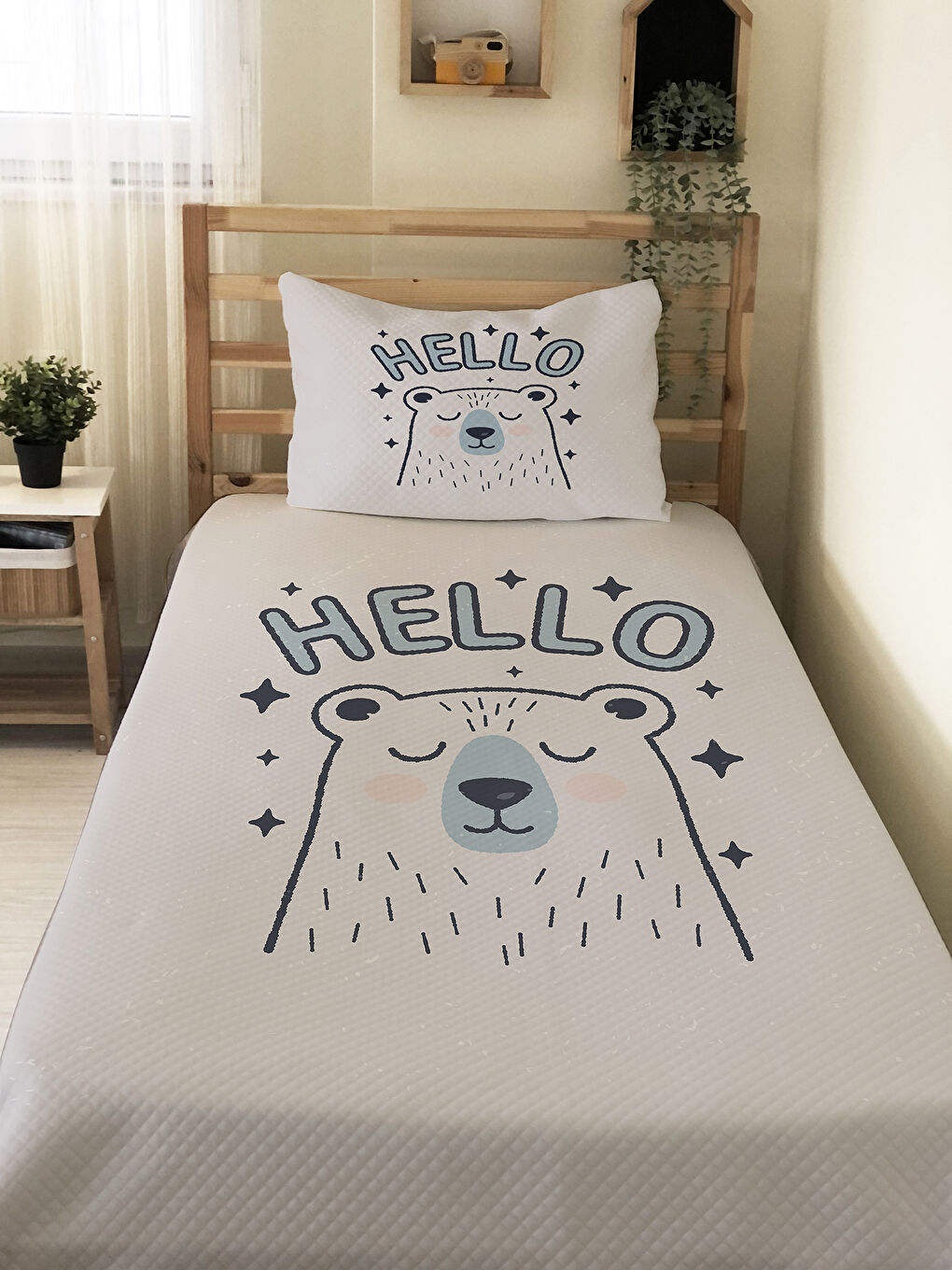 Karışık Hello Ayı Desenli Çocuk Pike Takımı - 160x220 Cm Pike 50x70 Cm Yastık Kılıfı