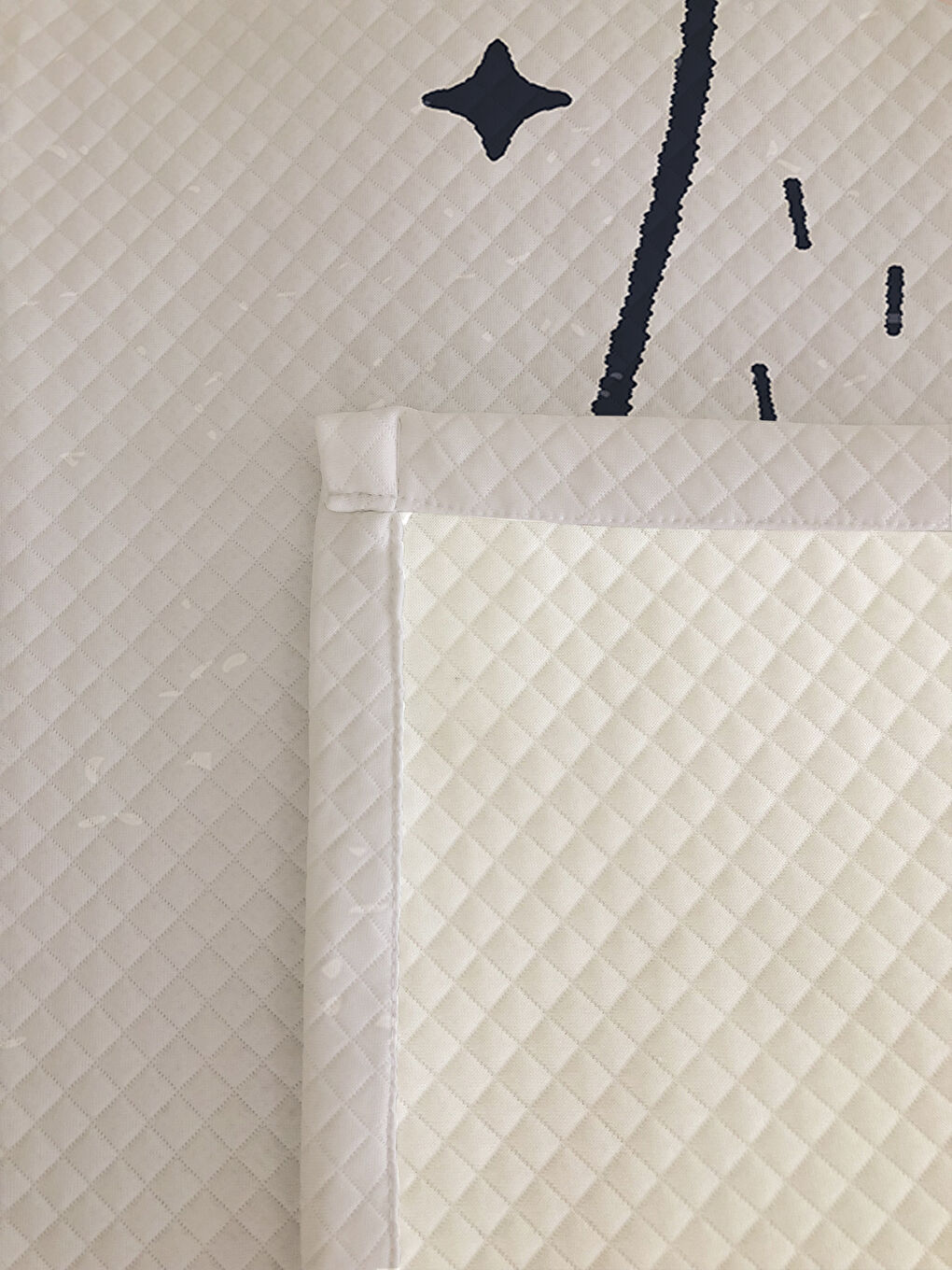 Karışık Hello Ayı Desenli Çocuk Pike Takımı - 160x220 Cm Pike 50x70 Cm Yastık Kılıfı-1