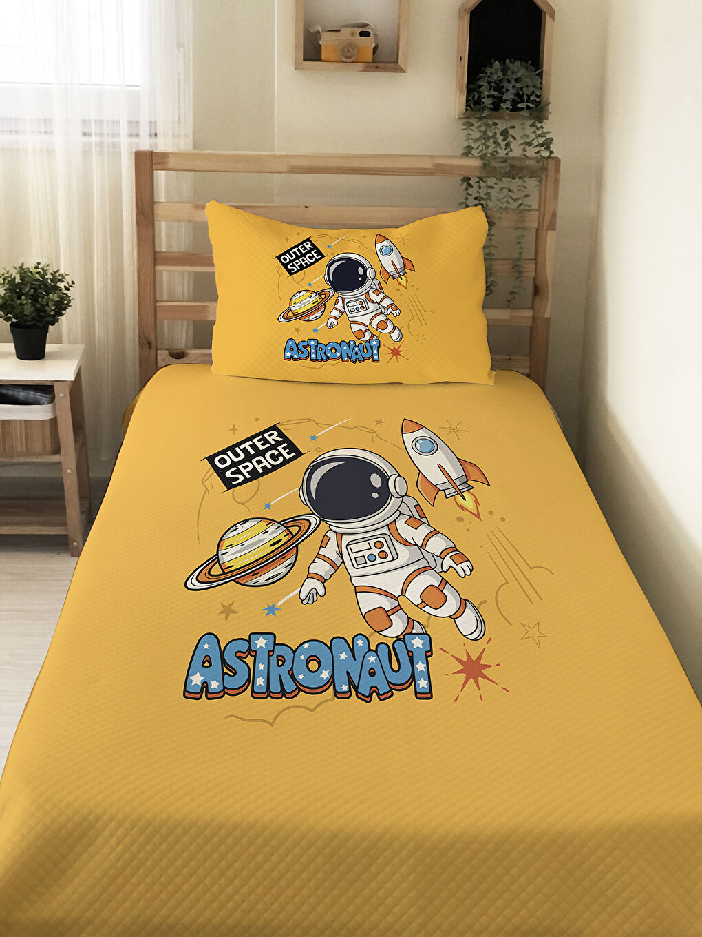 Karışık Astronot Desenli Çocuk Pike Takımı - 160x220 Cm Pike 50x70 Cm Yastık Kılıfı