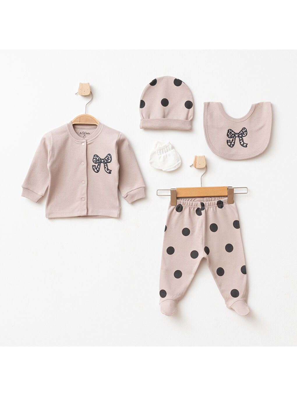 Bej Kız Bebek Nakışlı 5' Li Hastane Çıkış Seti 0 Ay - 3 Ay