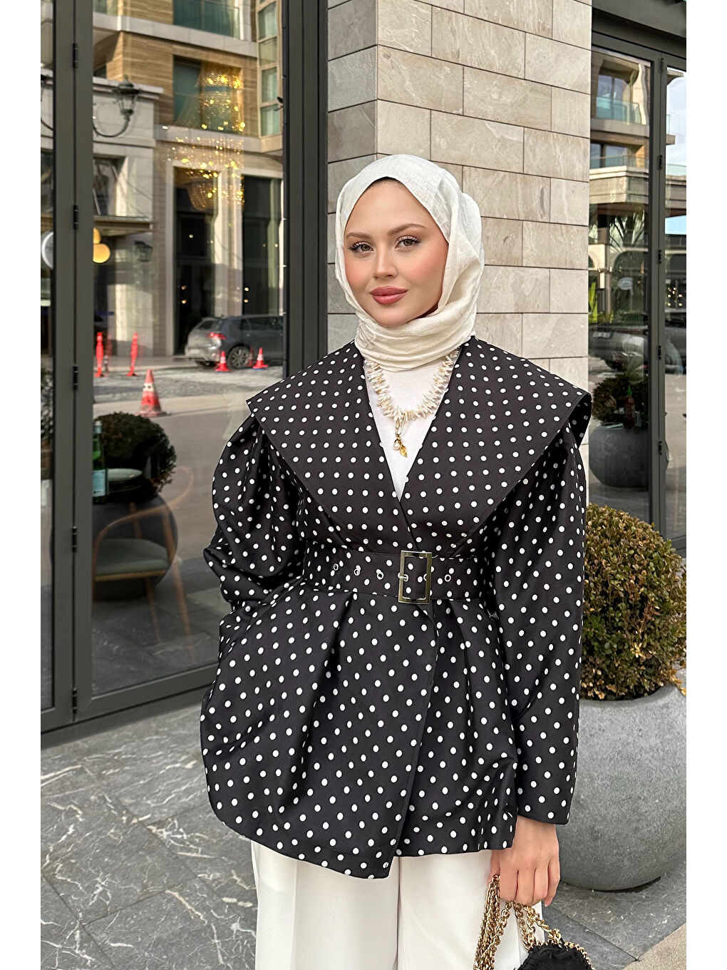 Kadın Bebe Yaka Puantiyeli Kemerli Ceket Siyah