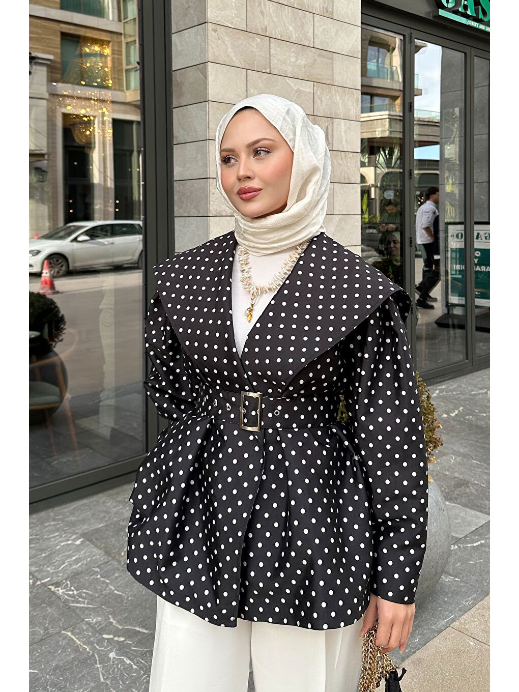 Kadın Bebe Yaka Puantiyeli Kemerli Ceket Siyah-2