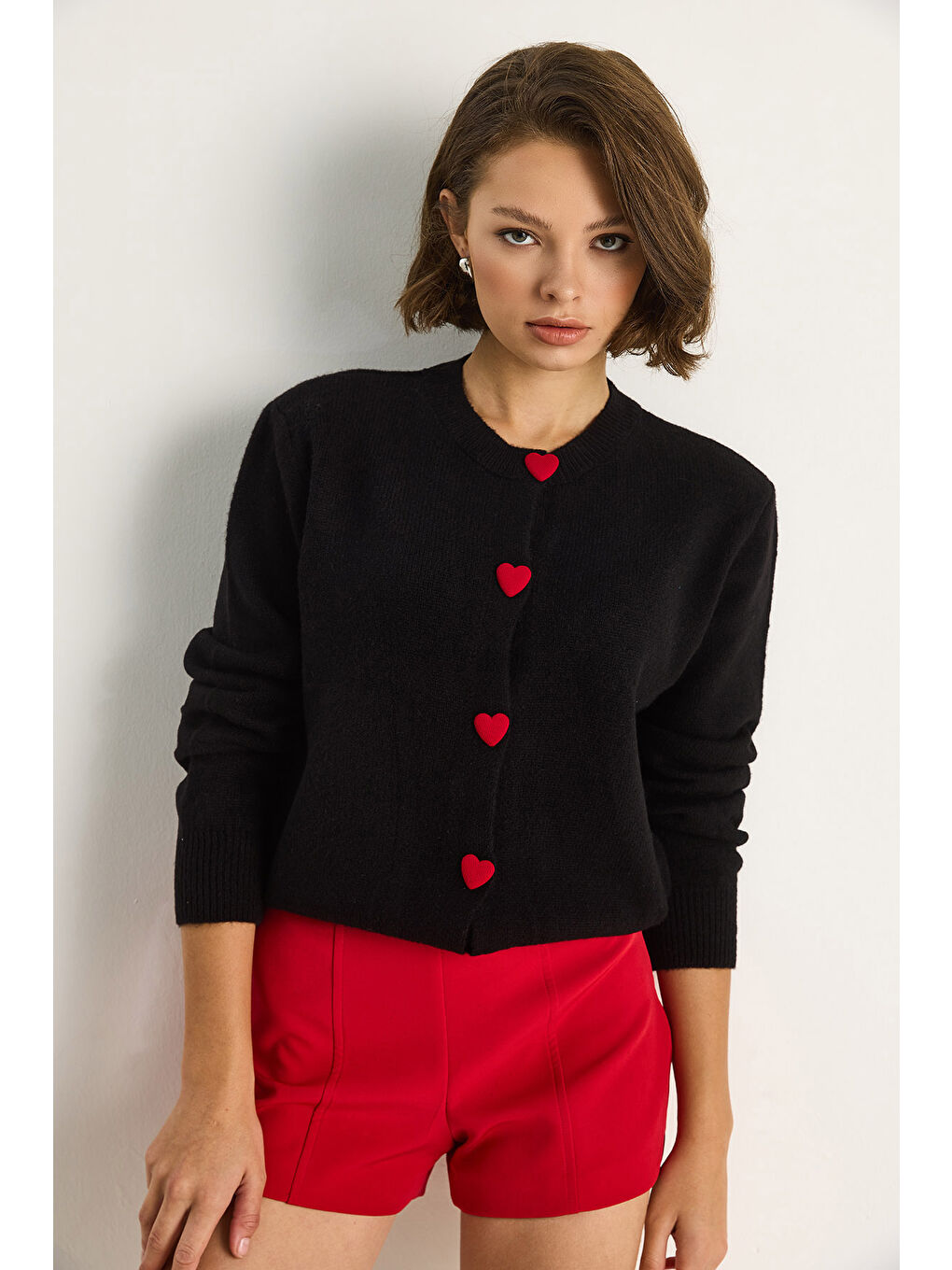 Siyah Kadın Kalp Düğmeli Triko Hırka-1