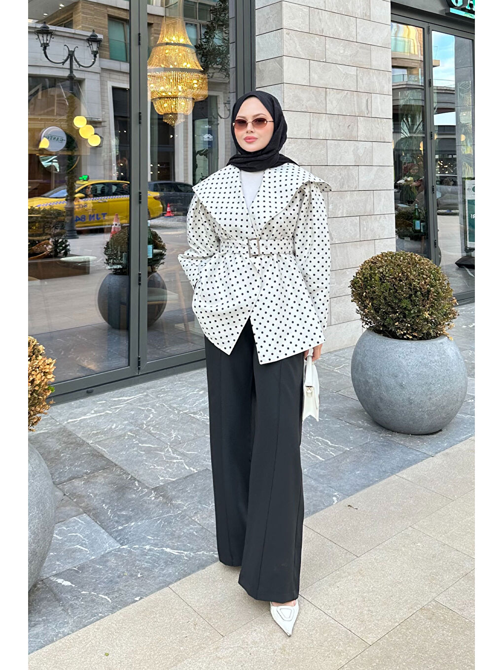 Kadın Bebe Yaka Puantiyeli Kemerli Ceket Beyaz-1