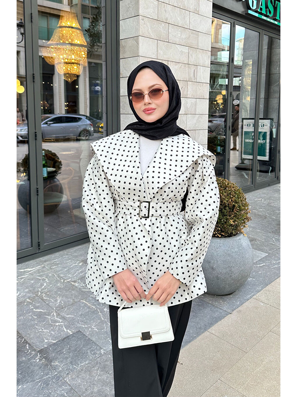 Kadın Bebe Yaka Puantiyeli Kemerli Ceket Beyaz-2