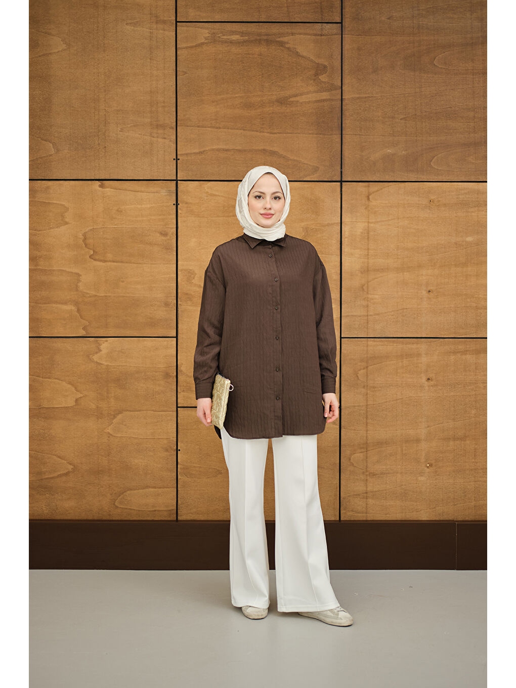 Kadın Krinkıl Kumaş Düğme Detay Gömlek Kahverengi-1