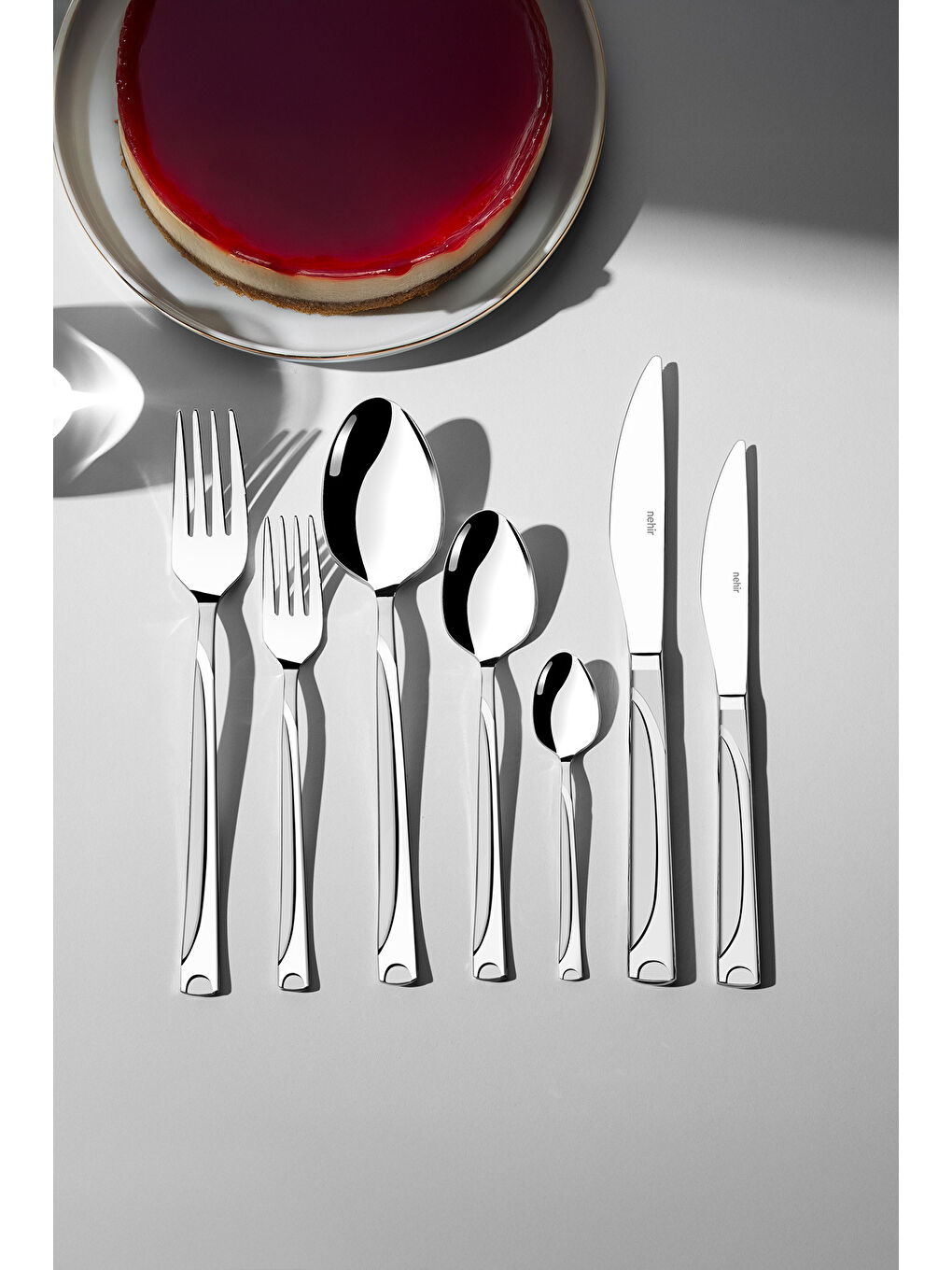 Gri Fiesta Saten 12 Kişilik 84 Parça Deri Kutulu Çatal Kaşık Bıçak Takımı