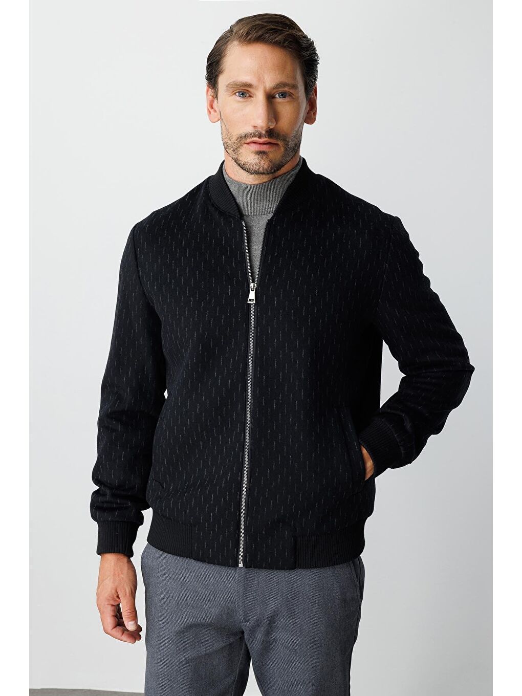 Erkek Fermuarlı Dik Yaka Klasik Mont – Siyah