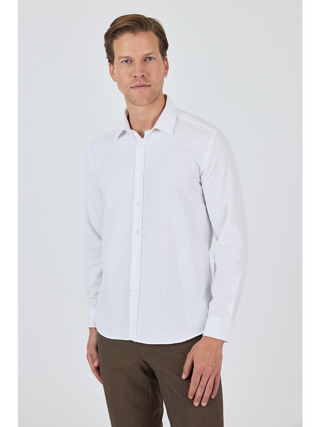 Beyaz Uzun Kol Desenli Armürlü Sert Yaka Cepsiz Pamuklu Classic Slim Fit Gömlek 1004250194