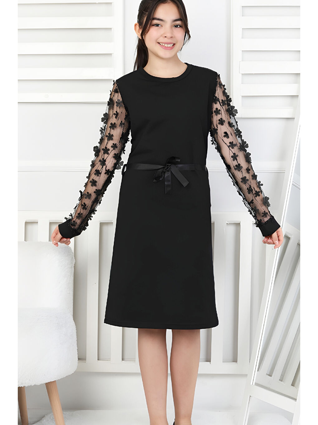 Siyah Kız Çocuk Kolları Tüllü ve Yonca+ Taş Süslemeli Elbise 9-15 Yaş 12565-1