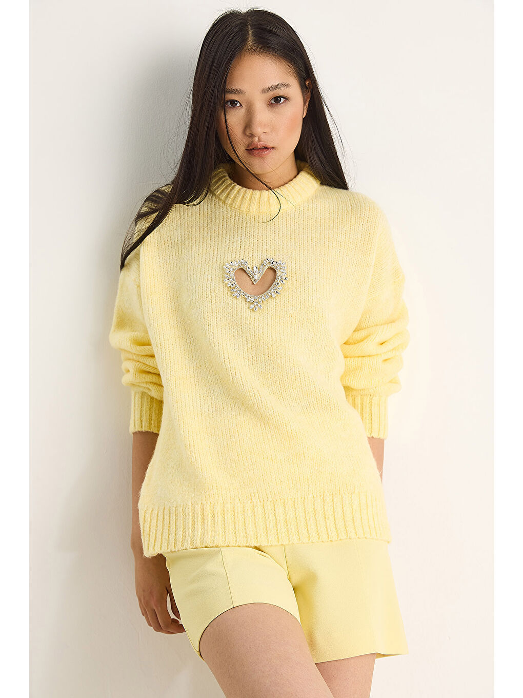 Sarı Kadın Kalp Detaylı Taş İşlemeli Triko Kazak-1