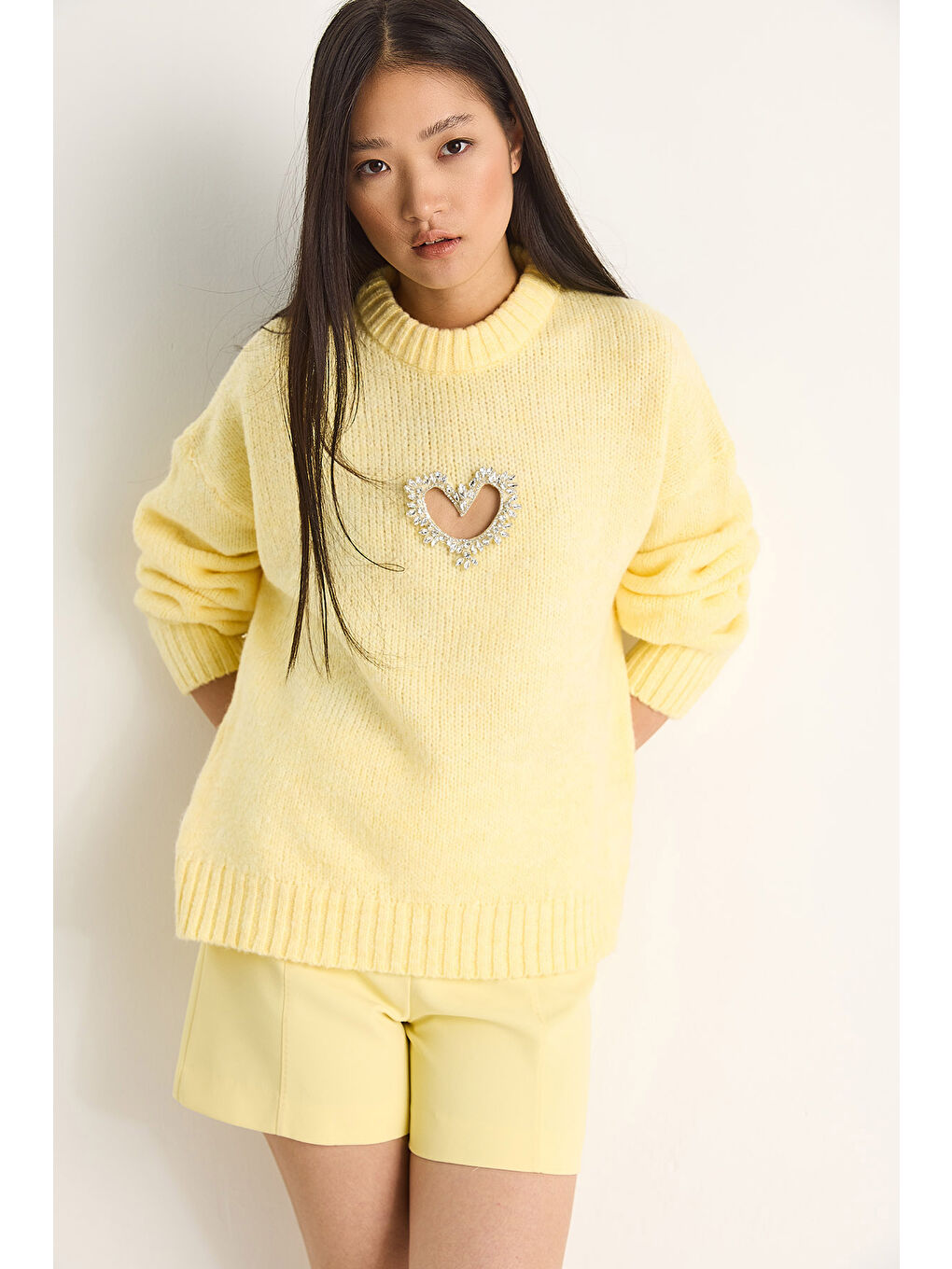 Sarı Kadın Kalp Detaylı Taş İşlemeli Triko Kazak-2