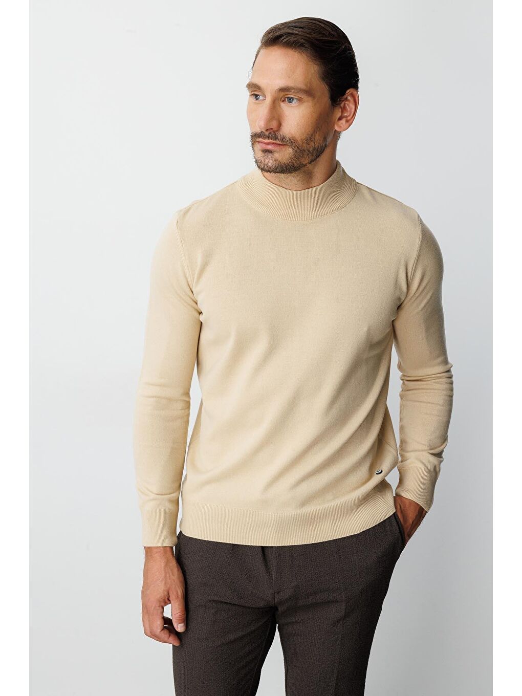 Bej Dar Kalıp Yarım Balıkçı Düz Uzun Kollu Triko